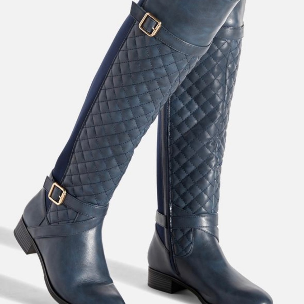 Navy blue quilted back boots